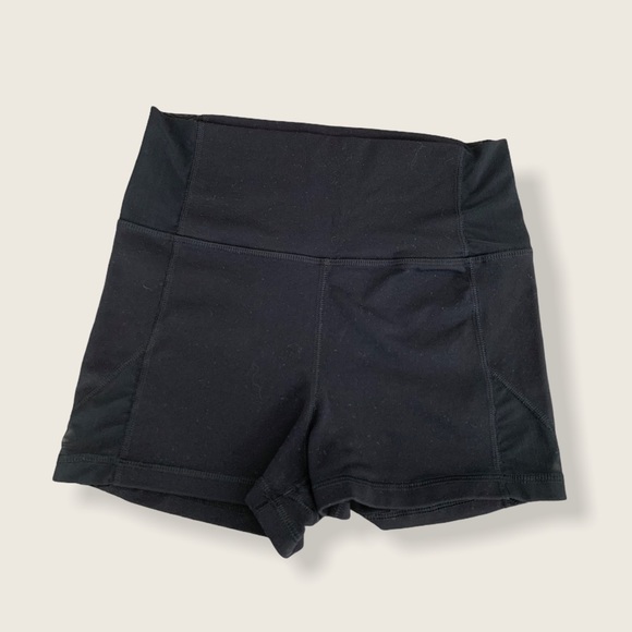 Aritizia TNA shorts - Picture 2 of 2